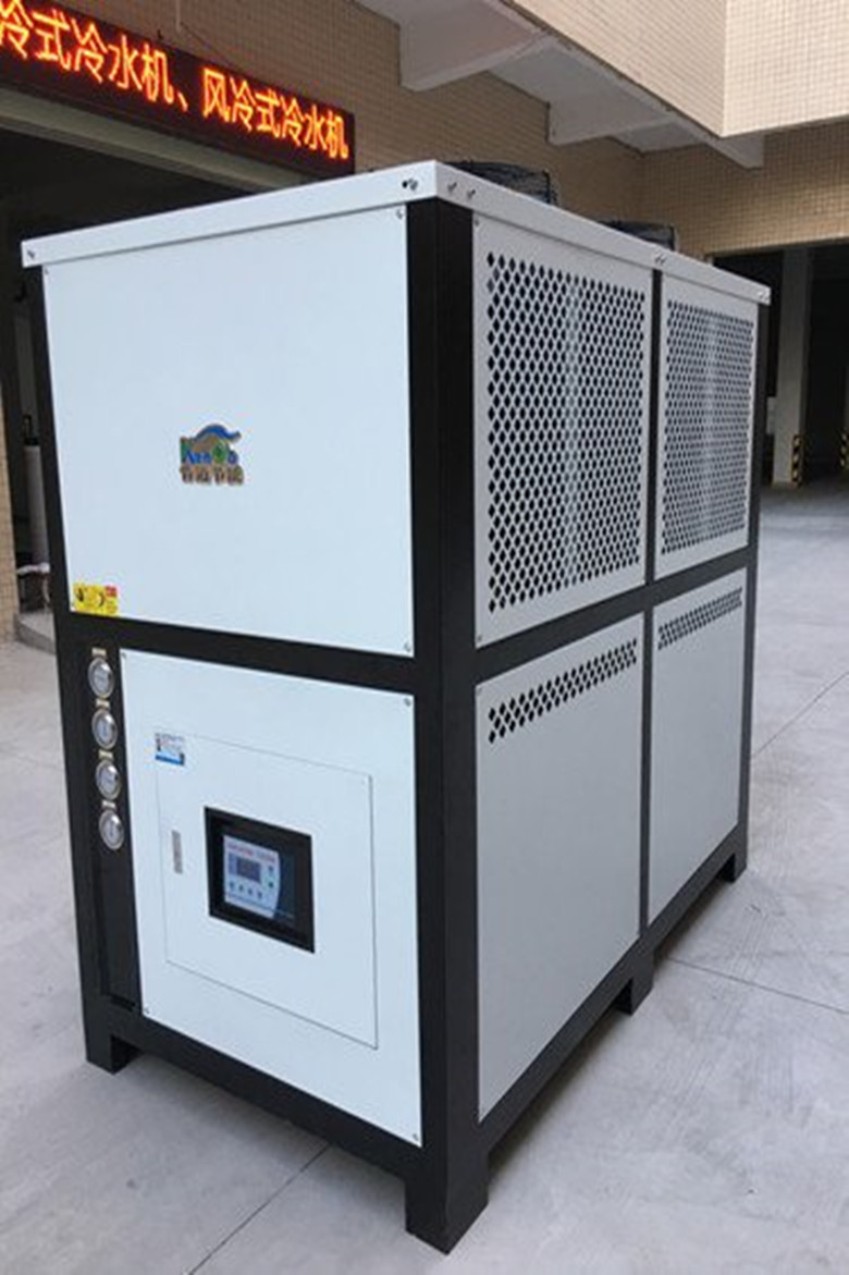 冷水機使用多久需要進行清洗